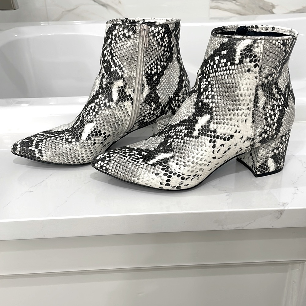 Steve Madden snake skin bootie size 8